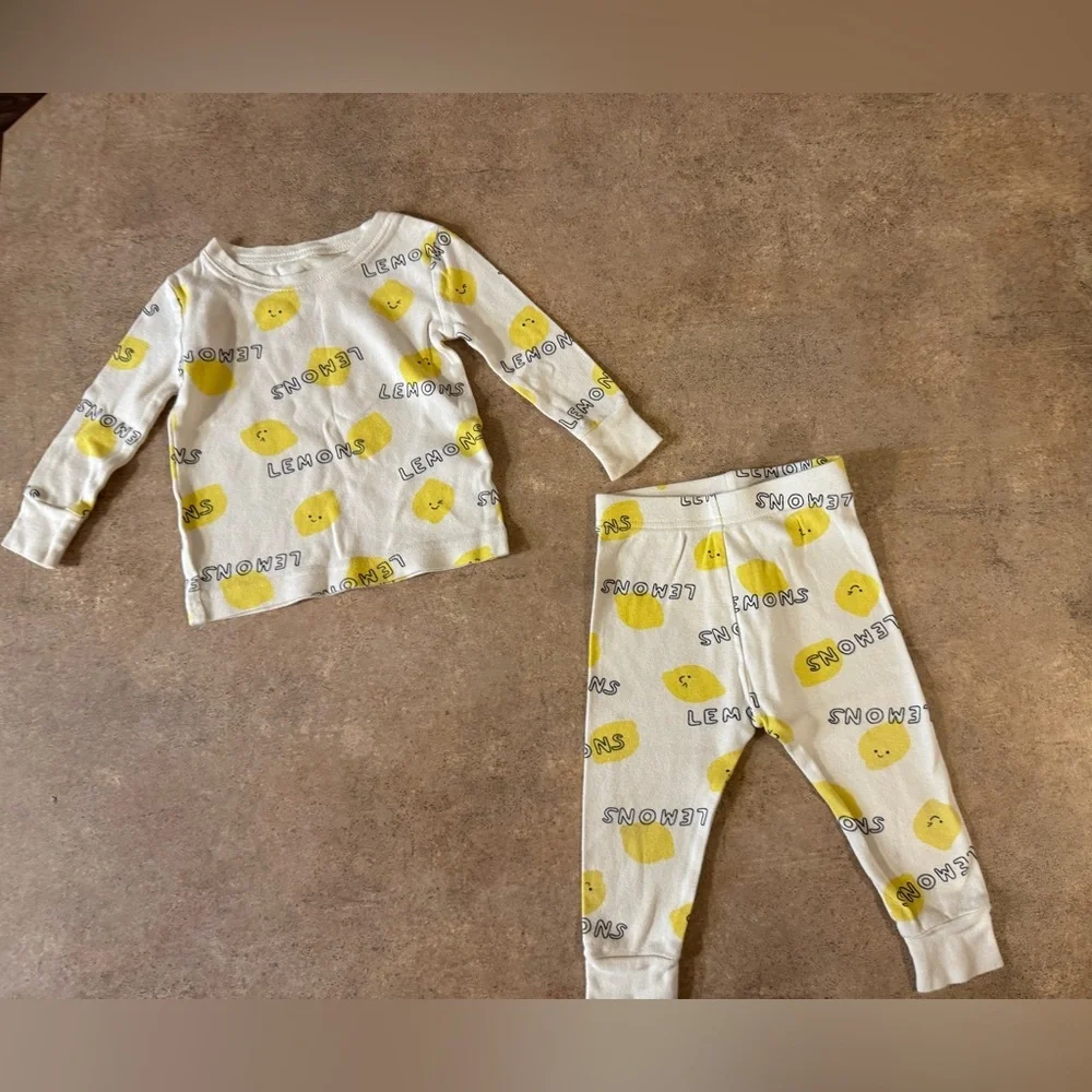Old Navy Baby 2 Piece Pajama Set with Yellow Lemon Design, Size 12-18M